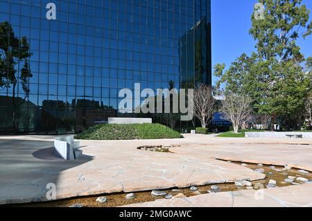 COSTA MESA, CALIFORNIA - 24 GEN 2023: Il Giardino di Noguchi, un giardino di scultura compatto e minimalista inteso come una rappresentazione dello stato della California Foto Stock