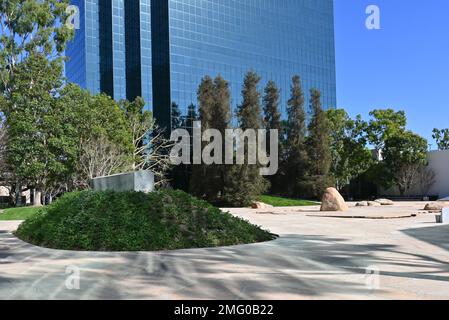 COSTA MESA, CALIFORNIA - 24 GEN 2023: Il Giardino di Noguchi, un giardino di scultura compatto e minimalista inteso come una rappresentazione dello stato della California Foto Stock