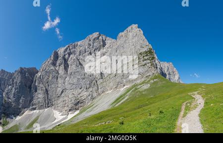 Le pareti nord dei monti Karwendel - Dreizinken spitze. Foto Stock