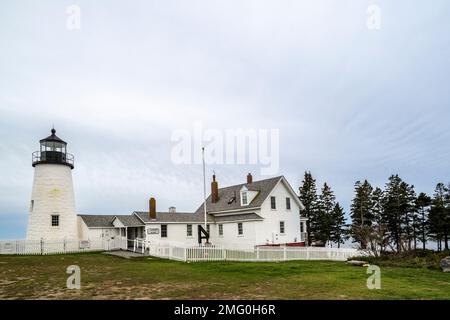 Pemaquid Point Lighthouse fu commissionato dal presidente John Quincy Adams nel 1827 a Bristol Maine Foto Stock