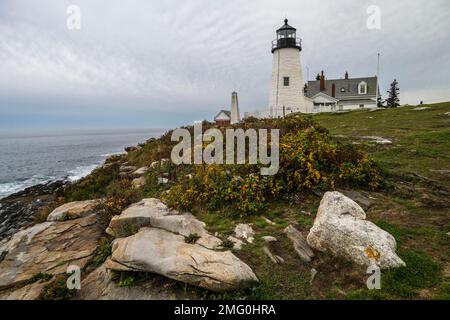 Pemaquid Point Lighthouse fu commissionato dal presidente John Quincy Adams nel 1827 a Bristol Maine Foto Stock