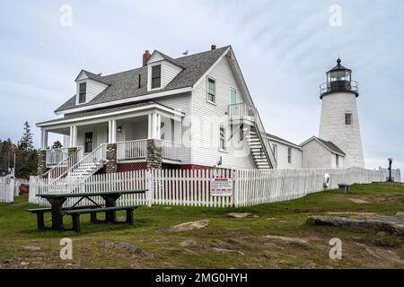 Pemaquid Point Lighthouse fu commissionato dal presidente John Quincy Adams nel 1827 a Bristol Maine Foto Stock