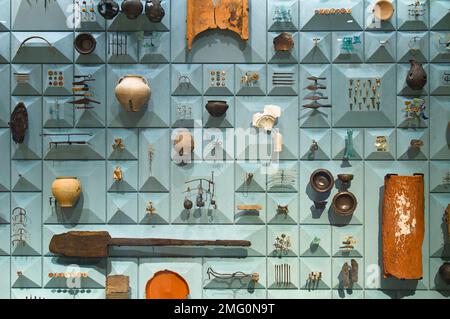 Esposizione di manufatti romani al Mithraeum di Londra sotto il Bloomsberg Building, City of London UK Foto Stock