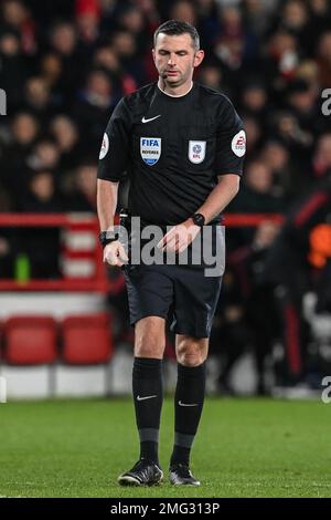 Nottingham, Regno Unito. 25th Jan, 2023. Arbitro Michael Oliver durante la partita di semifinale della Carabao Cup Nottingham Forest vs Manchester United a City Ground, Nottingham, Regno Unito, 25th gennaio 2023 (Foto di Craig Thomas/News Images) a Nottingham, Regno Unito il 1/25/2023. (Foto di Craig Thomas/News Images/Sipa USA) Credit: Sipa USA/Alamy Live News Foto Stock