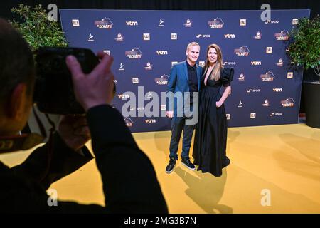 Anversa, Belgio. 25th Jan, 2023. L'allenatore capo dell'Unione Karel Geraerts e il partner hanno illustrato durante la 69 a edizione maschile della cerimonia Goldens Shoe Award e la 7 a edizione femminile. La scarpa d'oro, Gouden Schoen, Soulier Dor è un premio per il miglior giocatore di calcio del campionato belga di Jupiler Pro League durante l'anno 2022. Il premio femminile è per il miglior giocatore belga di 2022. Mercoledì 25 gennaio 2023 ad Anversa, BELGIO . PHOTO SPORTPIX | Credit: David Catry/Alamy Live News Foto Stock