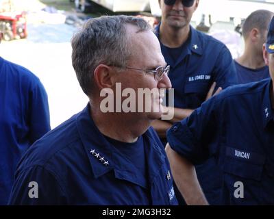 Comando incidente dell'UDE Post New Orleans - Visita del comandante Thomas H. Collins e del presidente George W. Bush - 26-HK-304-230. Uragano Katrina Foto Stock