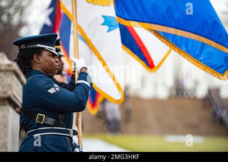 Arlington, Virginia, Stati Uniti. 13th Jan, 2023. Il Cordon statale e territoriale delimita i passaggi pedonali del centro commerciale che conducono alla Tomba del Milite Ignoto al cimitero nazionale di Arlington, Arlington, Virginia, gennaio. 13, 2023. Il cordone faceva parte di una cerimonia di deposizione degli onorificenze delle forze Armate in onore della visita del primo ministro giapponese Fumio Kishida all'ANC. (Credit Image: © U.S. Army/ZUMA Press Wire Service) SOLO PER USO EDITORIALE! Non per USO commerciale! Foto Stock
