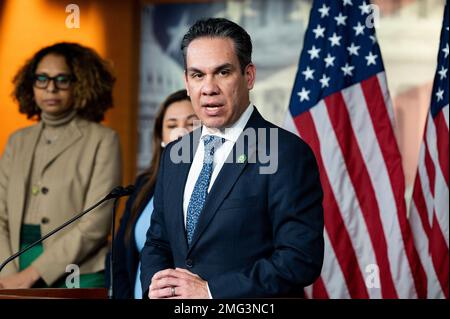 Washington, Stati Uniti. 25th Jan, 2023. STATI UNITI Il rappresentante Pete Aguilar (D-CA) che parla a una conferenza stampa della House Democratic Caucus Leadership negli Stati Uniti Capitol. (Foto di Michael Brochstein/Sipa USA) Credit: Sipa USA/Alamy Live News Foto Stock