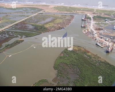 Overflight - Potter - Port Fourchon - 26-HK-210-1. Lat/Long: 29 06,378N, 90 12,108W; recupero di una fuoriuscita di petrolio non scavata. Uragano Katrina Foto Stock