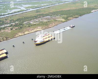 Overflight - Potter - Port Fourchon - 26-HK-210-12. Lat/Long: 29 08,276, 90 13,210; Listing FUEL Flat. Uragano Katrina Foto Stock