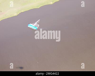 Overflight - Potter - Port Fourchon - 26-HK-210-16. Lat/Long: 29 17,901, 90 10,756; nave da pesca con elenco leggero a dritta. Uragano Katrina Foto Stock