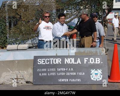 ESU Incident Command Post New Orleans - varie - 26-HK-308-136. Uragano Katrina Foto Stock