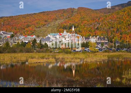 Mont-Tremblant resort in autunno, Laurentians, Quebec, Canada. Foto Stock