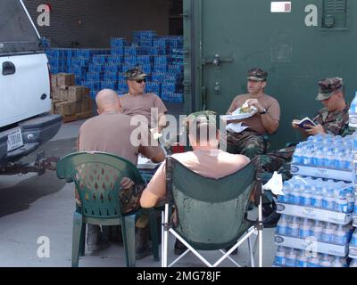 ESU Incident Command Post New Orleans - varie - 26-HK-309-70. Uragano Katrina Foto Stock