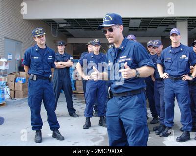 Personale della Guardia Costiera - Katrina e Rita - 26-HK-337-16. Uragano Katrina Foto Stock