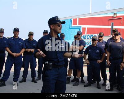 Personale della Guardia Costiera - Katrina e Rita - 26-HK-337-24. Uragano Katrina Foto Stock