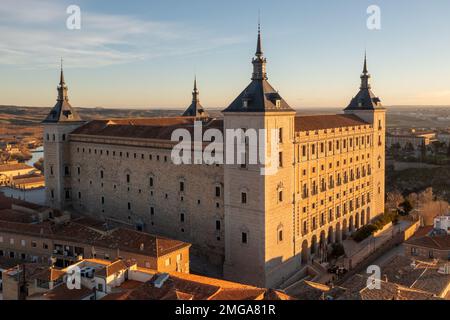 Alcazar di Toledo, vicino a Madrid, Spagna. Si tratta di una fortificazione in pietra situata nella parte più alta di Toledo, Spagna. Foto Stock