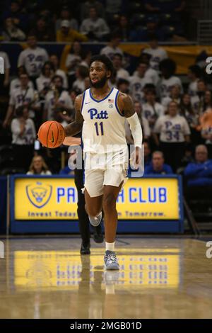 Pittsburgh, Pennsylvania, Stati Uniti. 25th Jan, 2023. 25th gennaio 2023 Pittsburgh Panthers guard Jamarius Burton (11) si occupa della palla durante la partita di pallacanestro del college tra i Wake Forest Demon Deacons e i Pittsburgh Panthers al Petersen Events Center di Pittsburgh, Pennsylvania. (Credit Image: © Jake Mysliwczyk/BMR via ZUMA Press Wire) SOLO PER USO EDITORIALE! Non per USO commerciale! Foto Stock