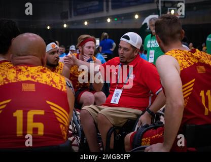 Team Marine Corps compete contro team Canada, nel basket su sedia a rotelle durante i DoD Warrior Games del 2022 a Orlando, Fla. Il 23 agosto 2022. L'evento annuale celebra la resilienza e la dedizione degli Stati Uniti feriti, malati e feriti Membri del servizio e veterani. Foto Stock