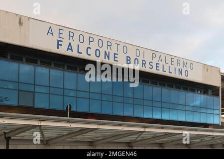 Palermo, Italia - 09 gennaio 2023 - l'ingresso all'aeroporto Falcone Borsellino di Palermo Foto Stock