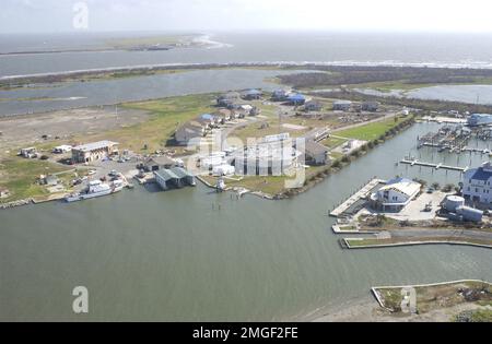 Strutture della Guardia Costiera - Stazione Grand Isle - 26-HK-106-32. Uragano Katrina Foto Stock