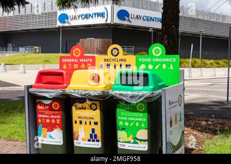 Bidoni per il riciclaggio, Sydney Olympic Park, riciclaggio di sostanze organiche alimentari, riciclaggio di vetro e lattine e bidoni per rifiuti generici, Australia Foto Stock