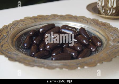 Dessert al cioccolato turco. La delizia Turca o lokum è un dolce tradizionale gelatinoso, del tipo di caramelle morbide o di gelatine. Foto Stock