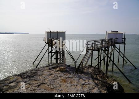 Carrelet sull'estuario della garonna a Saint-Palais-sur-Mer francia Foto Stock