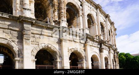 Arena romana nella città di Nimes nel sud della Francia Foto Stock