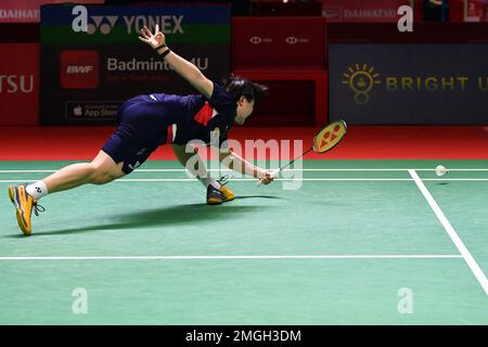 Giacarta, Indonesia. 26th Jan, 2023. Lui Bingjiao della Cina compete durante la partita femminile del secondo turno contro Gregoria Mariska Tunjung dell'Indonesia al torneo Indonesia Masters 2023 badminton a Giacarta, Indonesia, 26 gennaio 2023. Credit: Xu Qin/Xinhua/Alamy Live News Foto Stock