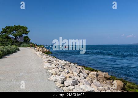 Lege-Cap-Ferret (Francia sud-occidentale): Passeggiata lungo il lungomare, il ripap contro l'erosione sulla penisola di Lege-Cap-Ferret e vista del Dun Foto Stock