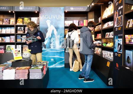 49th Angouleme International Comics Festival (Francia centro-occidentale) il 17 marzo 2022: Atmosfera presso gli stand degli editori. Qui, la pubblicazione Foto Stock
