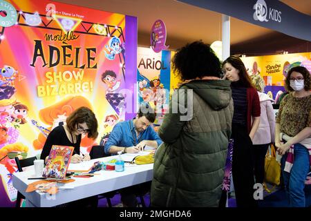 49th Angouleme International Comics Festival (Francia centro-occidentale) il 17 marzo 2022: Atmosfera presso gli stand di editori e autori che firmano co Foto Stock