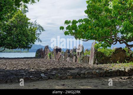 Polinesia francese, Raiatea: Marae Taputapuatea, patrimonio mondiale dell'UNESCO, Isole della Società, Sud Pacifico. Il sito presenta un certo numero di marae e di oth Foto Stock