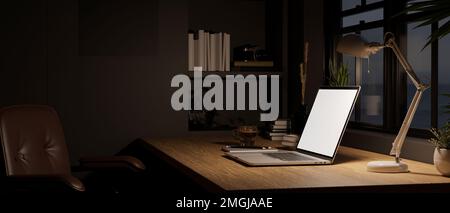 Vista laterale, mockup per laptop con schermo bianco, accessori e lampada da tavolo su tavolo in legno, poltrona in pelle marrone in moderno loft home Office di notte. 3d rend Foto Stock