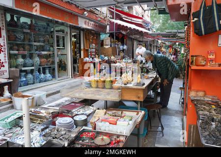 Cat Street mercato dell'antiquariato a Hong Kong, dicembre 2022 Foto Stock