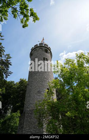 Torre Bilstein a Marsberg. Vecchia torre panoramica a Niedermarsberg, sul lato ovest del Monte Bilstein. Foto Stock