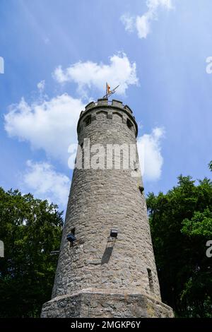 Torre Bilstein a Marsberg. Vecchia torre panoramica a Niedermarsberg, sul lato ovest del Monte Bilstein. Foto Stock