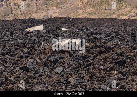 Il vulcano Pico do Fogo distrusse case e allagò due villaggi con lava nel cratere nel 2014, Isola di Capo Verde Foto Stock