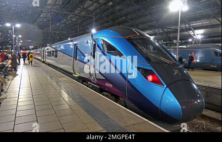 Prima unità multipla bimodale Transpennine Express 802203 Hitachi Classe 802 Foto Stock