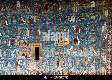 Monastero di Voronet, fondata nel 15th ° secolo, situato a Voronet, Romania.Stone edificio religioso della chiesa cristiana ortodossa costruita con pareti dipinte Foto Stock