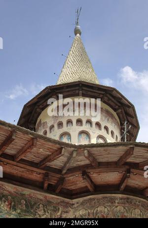 Monastero di Voronet, fondata nel 15th ° secolo, situato a Voronet, Romania.Stone edificio religioso della chiesa cristiana ortodossa costruita con pareti dipinte Foto Stock