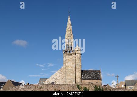 Chiesa di San Michele, Saint-Michel-en-Greve, Bretagna, Francia Foto Stock