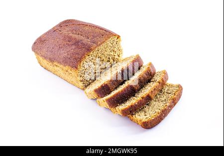 Pane di banana vegana fatto in casa su sfondo bianco isolato, cibo tipico brasiliana Foto Stock