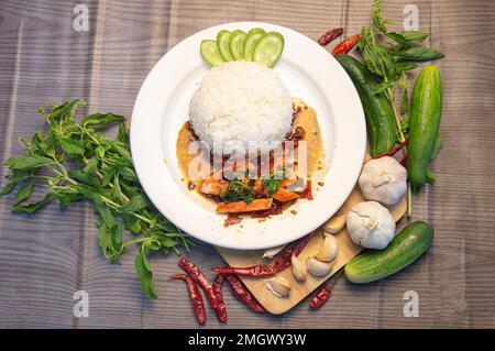 Pad Kra Pao, Crab Stick, cibo tailandese, cibo di strada tailandese, cibo originale tailandese Foto Stock