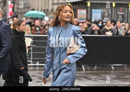 Rita ora arriva a Fendi durante la Haute Couture Fashion Week a Parigi, in Francia, il 26 gennaio 2023. Foto di Julien Reynaud/APS-Medias/ABACAPRESS.COM Foto Stock
