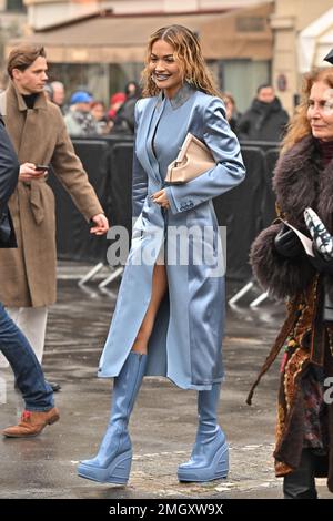 Rita ora arriva a Fendi durante la Haute Couture Fashion Week a Parigi, in Francia, il 26 gennaio 2023. Foto di Julien Reynaud/APS-Medias/ABACAPRESS.COM Foto Stock