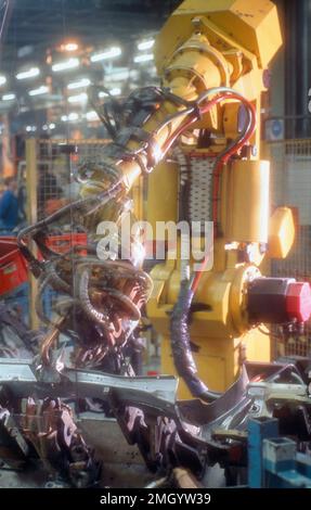 Nissan Sunderland saldatura robot braccio auto montaggio carrozzeria Inghilterra Foto Stock