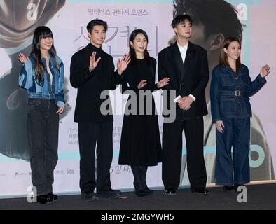 Seul, Corea del Sud. 26th Jan, 2023. (L-R) cantante-cantautore taiwanese-sudcoreano Sun Sheng Xi, attori taiwanesi Patrick Shih, Alice Ko, Greg Hsu e produttore ma Yi-ting, fotocall per la conferenza stampa del film taiwanese 'Someday or One Day' al CGV Cinema di Seoul, Corea del Sud, il 26 gennaio 2023. La pubblicazione è prevista per il 27 gennaio (Photo by Lee Young-ho/Sipa USA) Credit: Sipa USA/Alamy Live News Foto Stock