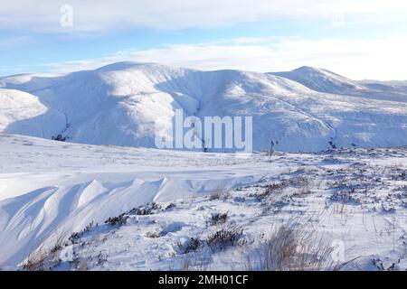 Massiccio di Beinn A' Ghlo visto da Glen Tilt ad ovest, Highlands scozzesi Uninted Kingdom Foto Stock